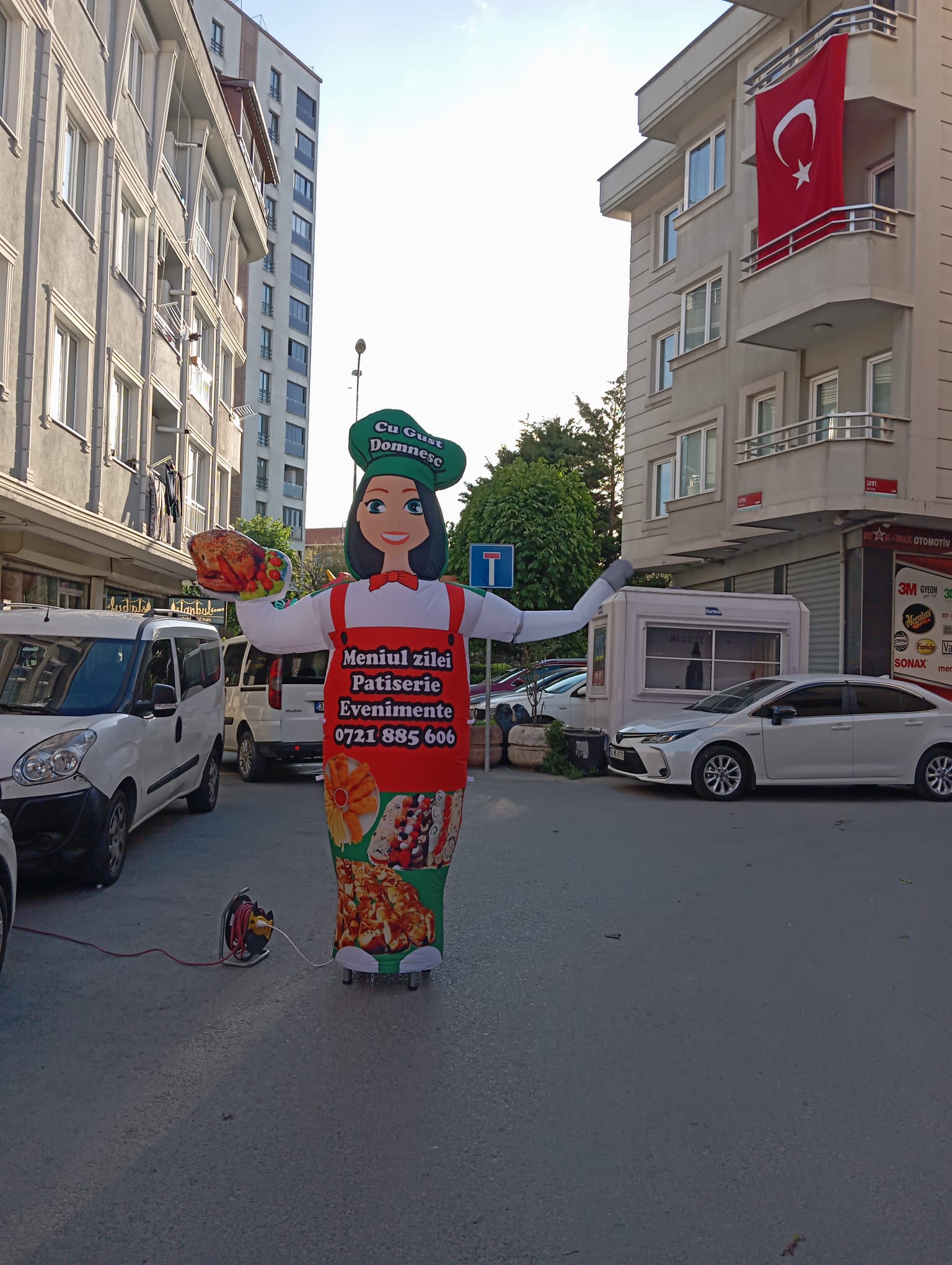 Dönerci Kadın Reklam Maskotu Gelgel Balonu
